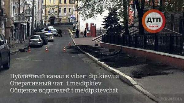 Криваве ДТП в Києві: іномарка збила пішохода. Повідомляється, що пішохід загинув.