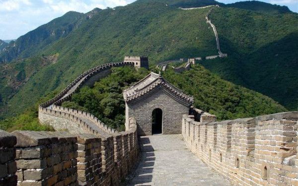 Вчені пояснили, чому Велику Китайську стіну не побудували прямою. Вчені спробували дати відповідь на питання про те, чому ж Велика Китайська стіна не була вибудувана прямою смугою.