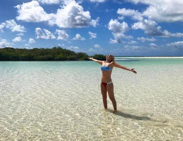 Американська чемпіонка показала себе топлес, стоячи на голові (фото). Ліндсі Вонн ( Lindsey Vonn) весело проводить час на Багамських островах. Свої фото в соцмережі вона опублікувала.