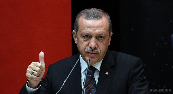 Туреччина проголосувала за розширення повноважень президента. Вища виборча рада Туреччини заявила, що на національному референдумі більшість громадян проголосували за розширення президентських повноважень.