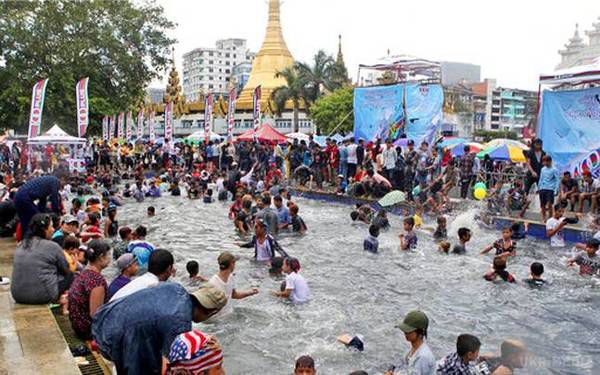 У М'янмі під час водного фестивалю загинули 285 людей і порушено понад тисячу кримінальних справ. Смертність в ході святкування була в 13 разів більше, ніж у минулому році.