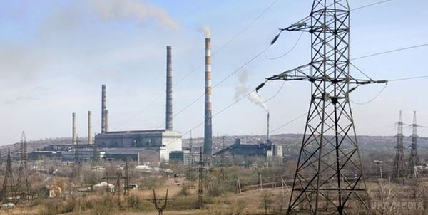 В Україні вже зупинилися п'ять з шести ТЕС. В Україні працює тільки одна з п'яти ТЕС на антрациті – інші зупинені для економії вугілля на літо.