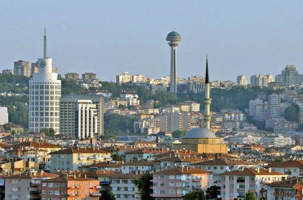 В ніч на 19 квітня в Анкарі обстріляли будівлю мерії. В Анкарі вночі обстріляли будівлю мерії. 