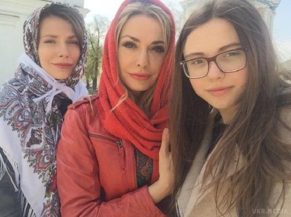 Ольга Сумська розказала про втрату в сім'ї. Нещодавно акторка Ольга Сумська розповіла, що в її сім'ї стався прикрий інцидент: в її молодшої доньки викрали телефон. 