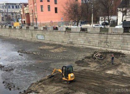 Як у Харкові почали чистити річки: події 21 квітня. У 1805 році харківський губернатор Бахтін почав боротися з давньою звичкою жителів вивозити зі своїх дворів гній і звалювати на лід замерзлих харківських річок.