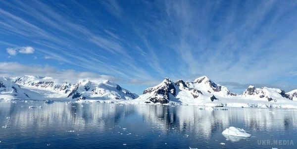 Вчені зробили грандіозне відкриття в Антарктиді (відео). Влітку на континенті з'являється безліч водойм.