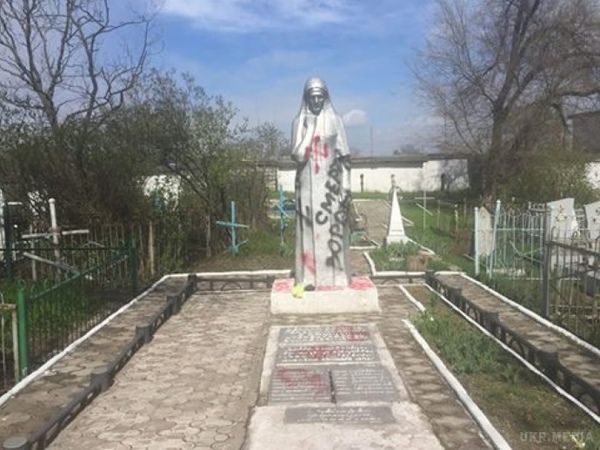 В СБУ розповіли про спаплюжені пам'ятники на Донеччині та спробу дестабілізації. Активізація терористів на Донеччині відбудеться у першій половині травня. 