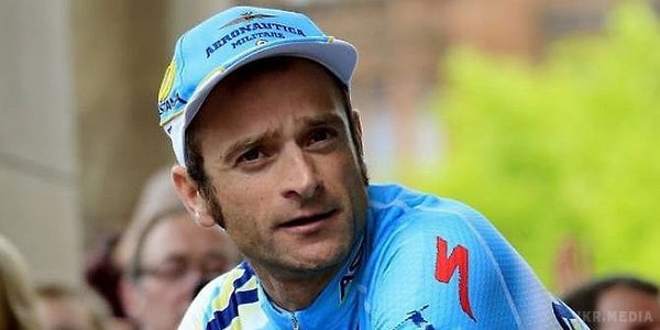 Відомий велогонщик загинув під колесами вантажівки. Чемпіон Джиро-2011 Мікеле Скарпони потрапив під вантажівку.
