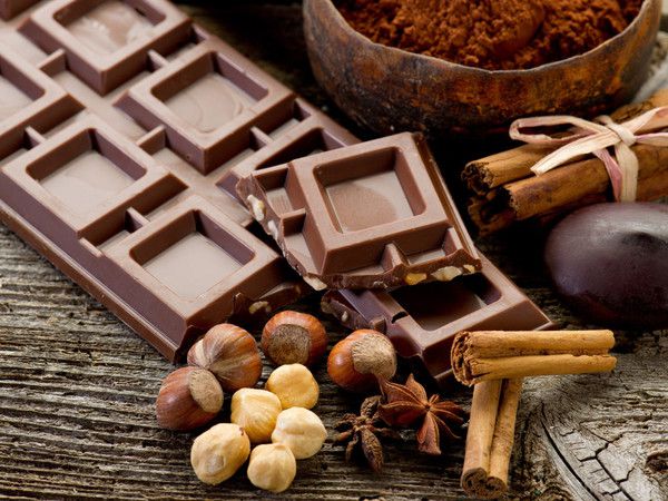 В Україні зросло виробництво шоколаду. За підсумками березня 2017 року виробництво готових харчових продуктів, що містять какао склало 13,5 тисяч тонн.
