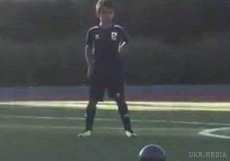 Син Роналду порадував фанатів першим красивим голом (відео). 6-річний син зірки мадридського "Реала" Криштану Роналду вже почав підкорювати соцмережі своїми футбольними навичками.