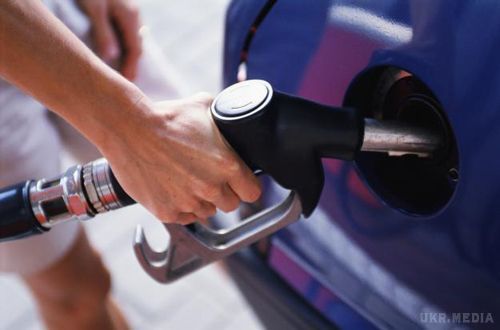Bloomberg заявив про вартість бензину в Росії вище цін на паливо в США. Середні ціни на бензин в США в першому кварталі 2017 року виявилися нижчими, ніж в Росії. Про це свідчать результати дослідження агентства Bloomberg.