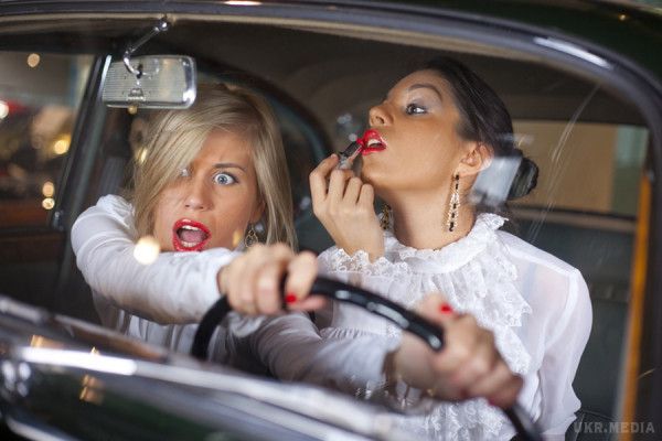 У Канаді зростає кількість ДТП за участю п'яних автоледі. Вчені з Оттави провели дослідження які сталися в Канаді дорожньо-транспортні пригоди і з'ясували, що кожен п'ятий дорожній інцидент в країні відбувається з вини жінок, які перебувають за кермом. 