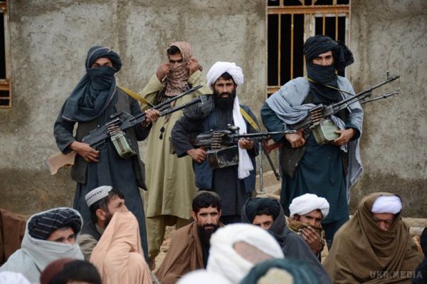 У Пентагоні стверджують, що РФ постачає зброю "Талібану" в Афганістані. Росія передає кулемети та іншу стрілецьку зброю талібам, які використовують її в південних провінціях Гільменд, Кандагар і Урузган.