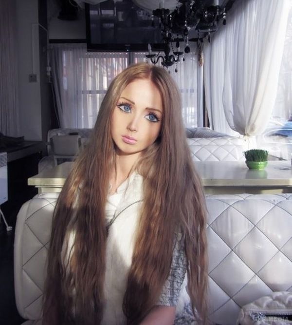Жива лялька Барбі... одеситка Валерія Лук'янова!(відео).  Показала, як виглядає без косметики і фотошопу...і навіщо їй взагалі макіяж?