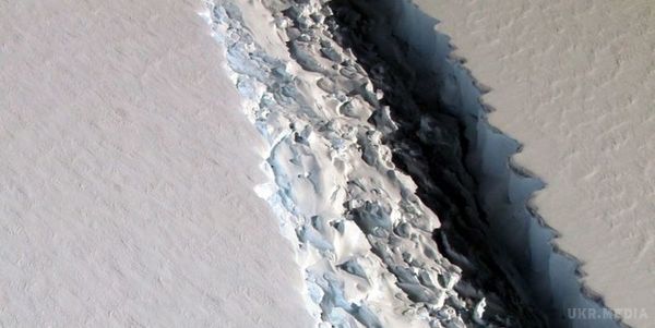 ESA показало на відео народження величезного айсберга в Антарктиді. Довжина тріщини в льодовику Ларсена досягає 175 кілометрів.
