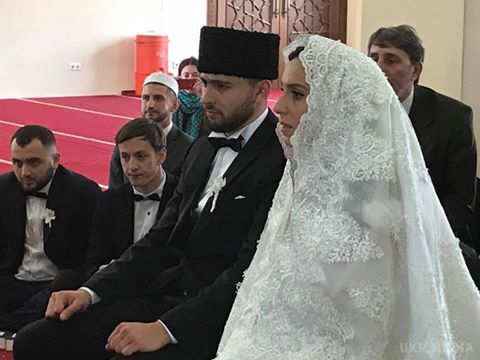 Джамала вийшла заміж: опубліковані зворушливі фото весілля. Пара тримала дату одруження в секреті, хоча Джамала в кінці 2016 року повідомила про заручини.

