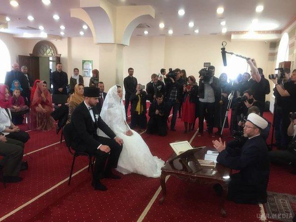 Весілля Джамали: церемонія пройшла з дотриманням мусульманських традицій (фото). Спочатку закохані отримали згоду і благословення батьків.