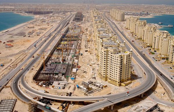 15 приголомшливих фактів про Дубаї.  Це найбільше місто Об'єднаних Арабських Еміратів і просто місце скупчення величезної купи грошей