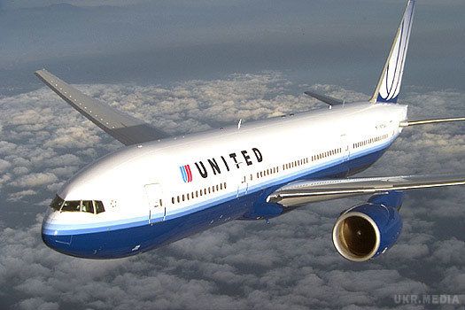United Airlines виплатить компенсацію знятому з рейсу лікарю. Сума виплати не розголошується.