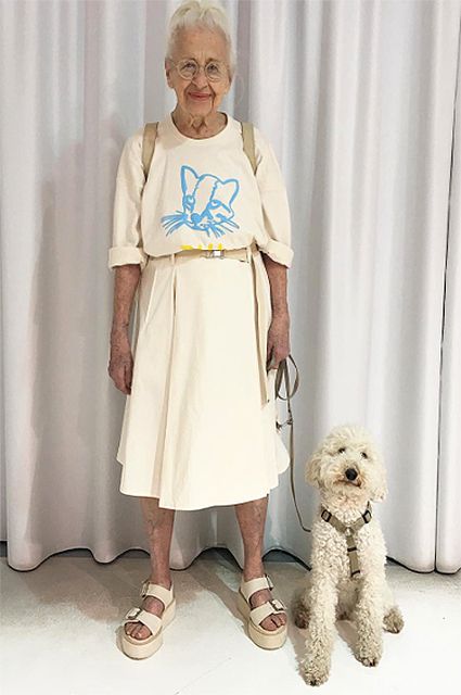95-річна мешканка Вени підкорила Instagram своїми стильними луками на фоні штор. 95-річна пенсіонерка з австрійської столиці стала новою сенсацією в Instagram: виною тому - її стильні фотографії на тлі білої штори. 