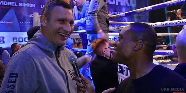 Віталій Кличко: Повернуся тільки на один бій. Кличко-старший в Лондоні підтримує свого брата, який 29 квітня проведе бій проти Джошуа.