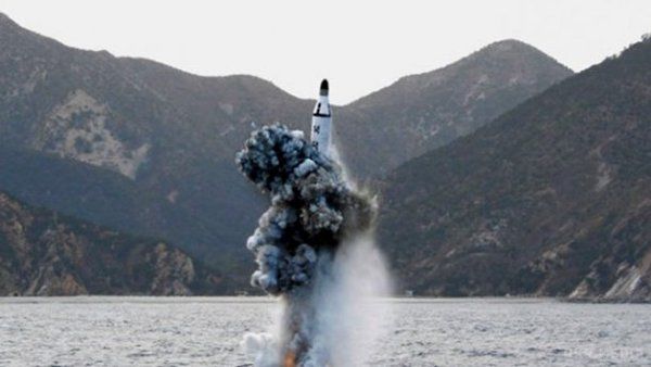 В суботу, 29 квітня, Збройні сили Північної Кореї провели черговий невдалий пуск балістичної ракети . Проведений КНДР запуск балістичної ракети став вже 75 подібним випробуванням з моменту приходу до влади Кім Чен Ина в 2011 році