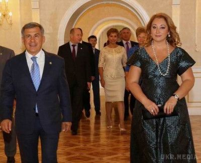 Дружина президента Татарстану заробила більше чоловіка в 313 разів.  Загальний дохід оцінений в 2,35 мільярда рублів, а дохід чоловіка – 7,5 мільйона рублів.