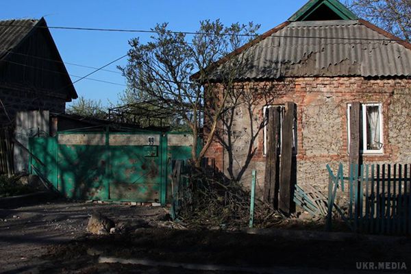 Бойовики обстріляли приватний сектор Авдіївки, пошкоджено 3 будинки. Близько 8 години вечора суботи бойовики знову обстріляли приватний сектор Авдіївки