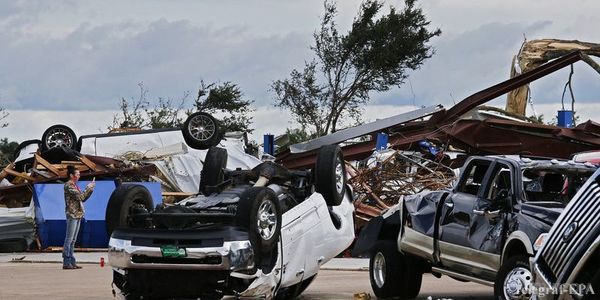 Повені і торнадо в США забрали життя 9 людей. На південному сході США в результаті повені і торнадо загинули дев'ять осіб, раніше повідомлялося про 5 загиблих і 50 поранених.