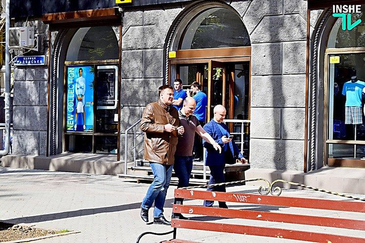 У Миколаєві 50 пенсіонерів провели першотравневу демонстрацію (фото, відео). У Миколаєві 1 травня якась Робоча партія України провела ходу по вулиці Соборній та мітинг під ОДА.