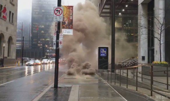 У Торонто прогримів вибух: фото і відео з місця НП. У найбільшому канадському мегаполісі Торонто, в одному з ділових районів міста, пролунав вибух.
