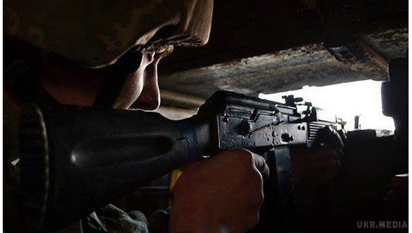 АТО. ЗСУ повідомили про 55 обстріл в Донбасі за добу, 4 військових поранені. За інформацією прес-центру штабу АТО, за добу бойовики 55 разів відкривали вогонь по опорним пунктам Збройних сил України, чотири військовослужбовців отримали поранення.