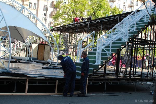 До Євробачення готові? Майже готові! (Фоторепортаж). Фан-зони, обладнані в Києві до Євробачення.