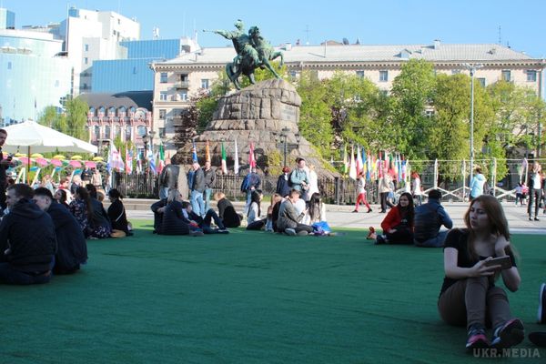 До Євробачення готові? Майже готові! (Фоторепортаж). Фан-зони, обладнані в Києві до Євробачення.