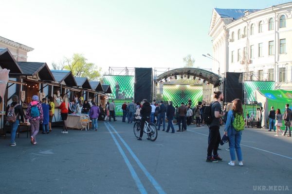 До Євробачення готові? Майже готові! (Фоторепортаж). Фан-зони, обладнані в Києві до Євробачення.