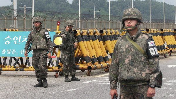 Південна Корея стверджує, що КНДР - "незаконно окупована" територія. Згідно із заявою Міноборони Південної Кореї, єдиний законний уряд на Корейському півострові може бути тільки в Республіці Корея, а територія на північ від лінії припинення вогню незаконно окупована Північною Кореєю.