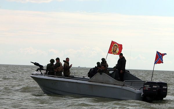 Бойовики Захарченко на рибальських човнах і катерах готуються до завоювання світу. Захарченко знову хоче мати свій флот і виступає за формування в "республіці" так званої "Азовської флотилії ДНР".