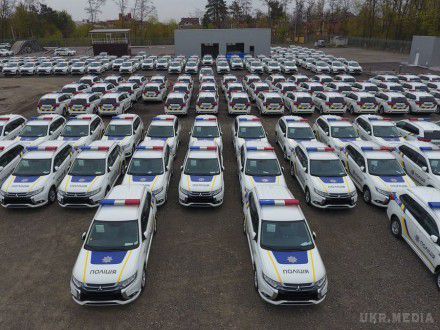 А.Аваков: 635 авто Mitsubishi для Нацполіції вже проходять в Україні оформлення. Перша партія з 635 Mitsubishi для працівників Національної поліції вже надійшли в Україну, зараз триває процес їх оформлення. 