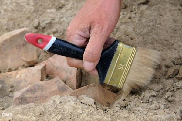 Археологи виявили рідкісний артефакт віком більше 22 тисяч років під Чернівцями. Українські археологи виявили під Чернівцями рідкісний артефакт, вік якого понад 22 тисяч років.