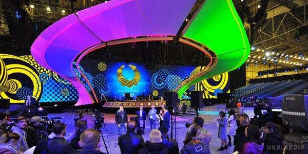 Євробачення 2017 -  як виглядає головна сцена конкурсу (Фото). Вся конструкція сцени - практично суцільний екран, навіть підлога. 