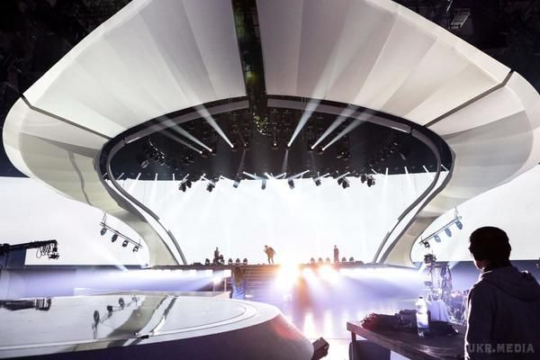 Євробачення 2017 -  як виглядає головна сцена конкурсу (Фото). Вся конструкція сцени - практично суцільний екран, навіть підлога. 