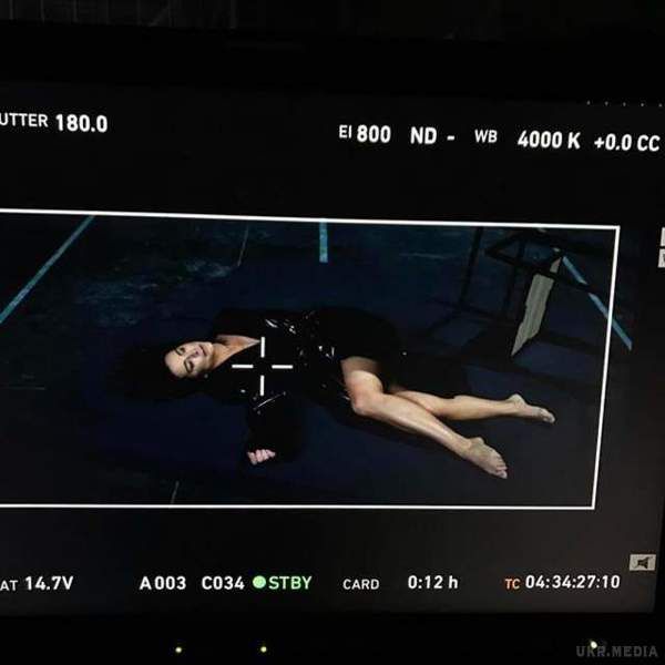 Ані Лорак оголилася для зйомок нового кліпу. Співачка Ані Лорак не перестає ретельно працювати над записом нових пісень, а також продовжує знімати барвисті відеокліпи на свої розбурхуючі душу ліричні композиції. 