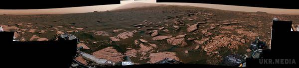 NASA опублікувало дивовижну панораму дюн на Марсі (фото). На передньому плані видно частині марсохода і планетарні породи.