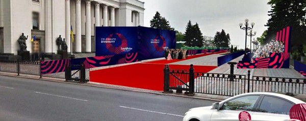 Сьогодні у Києві відбудеться церемонія відкриття Євробачення-2017 із самою довгою червоною доріжкою в історії шоу. Їй передуватиме урочиста хода по червоній доріжці делегацій 42 країн-учасниць пісенного конкурсу