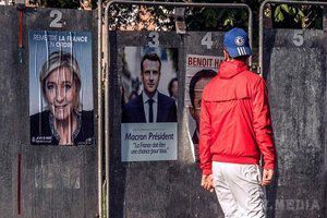 У Франції стартував вирішальний тур президентських виборів. Боротьбу за пост президента країни ведуть Марін Ле Пен і Емманюель Макрон