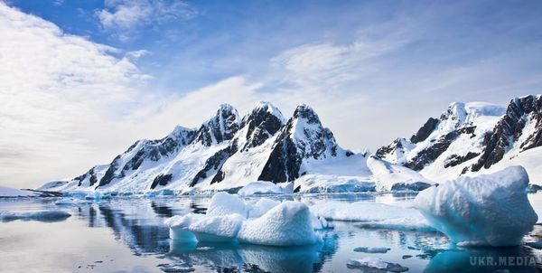 Вчені б'ють на сполох, Арктика різко втрачає всі льодовики. Льодовий покрив Арктики досяг антирекорду за останні чотири десятиліття.