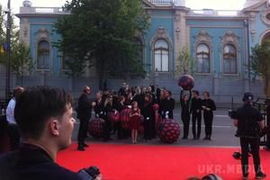 У столиці відбулася урочиста церемонія відкриття "Євробачення-2017". Червона доріжка стала найдовшою в історії конкурсу - 265 метрів