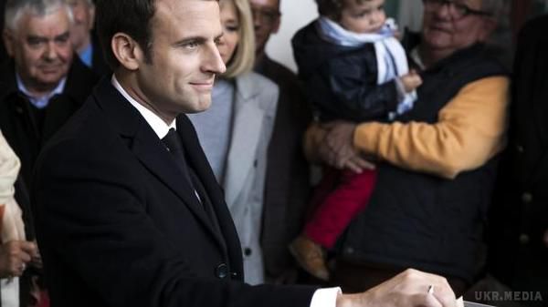 Екзит-пол: Макрон перемагає на виборах президента Франції. У Франції завершився другий тур виборів президента країни, перемагає Макрон