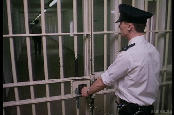 Британські ув'язнені просить поселити в камерах гумових жінок. Британським властям з в'язниці міста Ноттінгемшир прийшла петиція. 