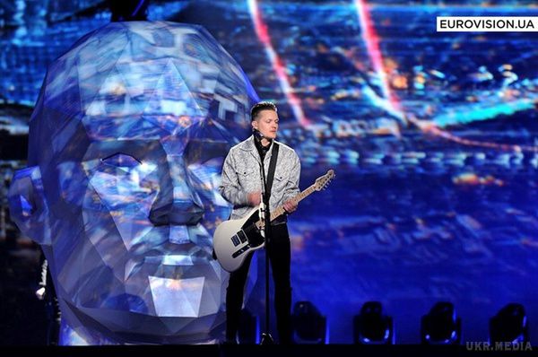 Декорацією номера O. Torvald стала велика голова (фото). Оскільки виступ наших O. Torvald ми побачимо вже у фіналі, 13 травня, розповімо вам трішечки подробиць.